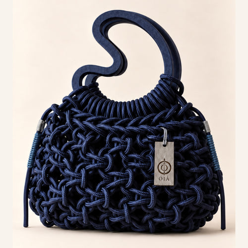 andgeknüpfte Cashew Handtasche in Marineblau von OIÁ