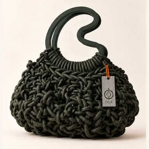Handgeknüpfte Cashew Handtasche in Olive von OIÁ